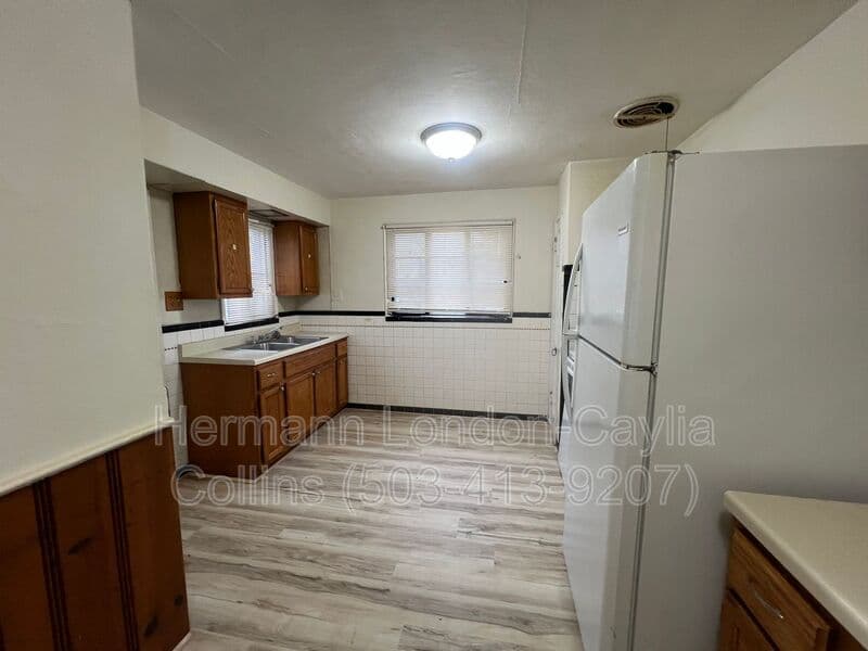 Saint Louis House: 5657 Sunbury Ave