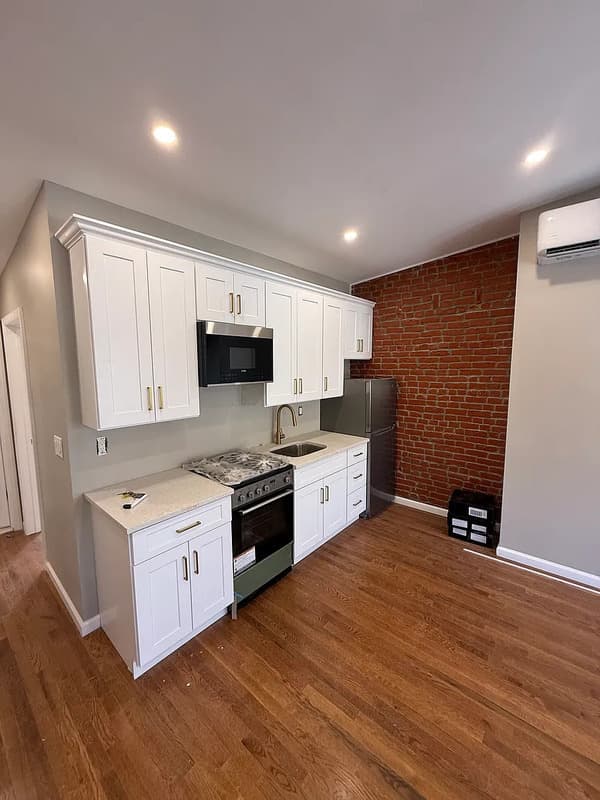 Newark Townhome: 171 Mount Prospect Ave