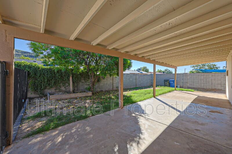 Phoenix House: 1619 W Pershing Ave