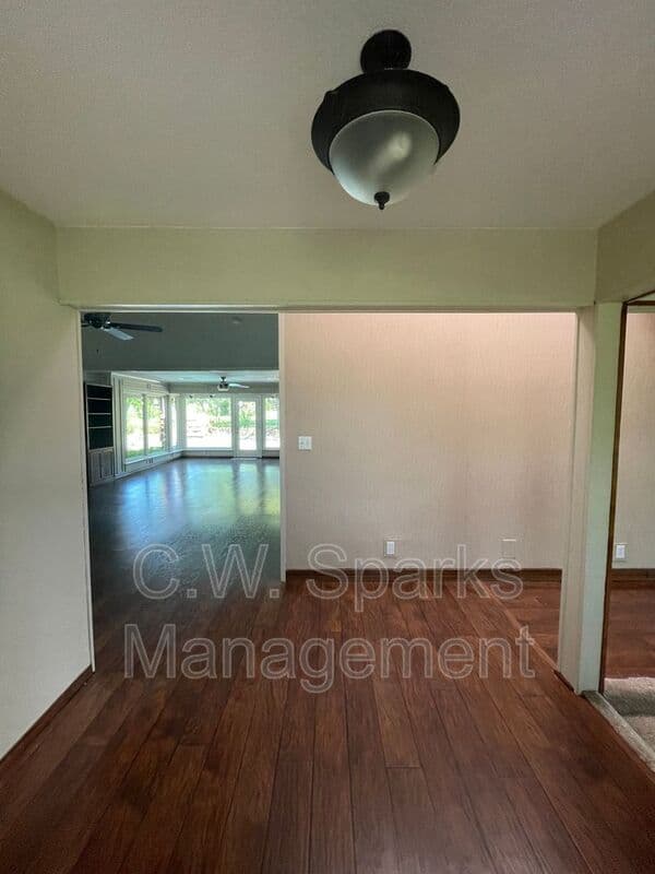 Rockwall House: 3494 N Stodghill Rd