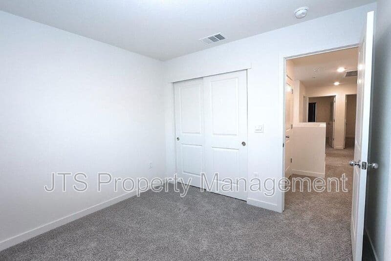 Roseville House: 2049 Shady Tree Circle