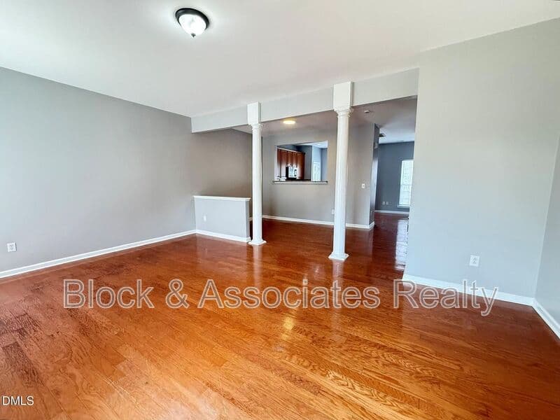 Raleigh House: 3113 Settle In Ln