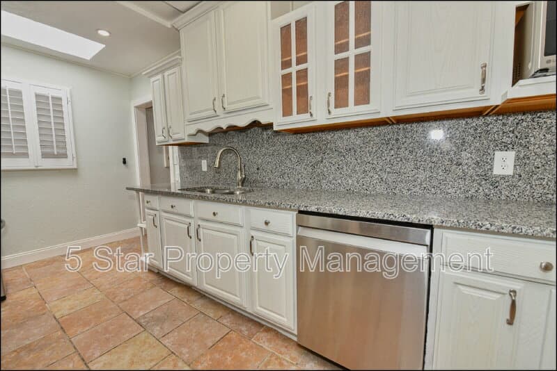 El Paso House: 3030 Aurora Avenue