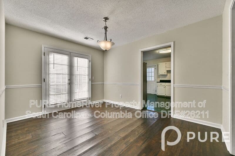 Columbia House: 312 Brook Hollow Dr