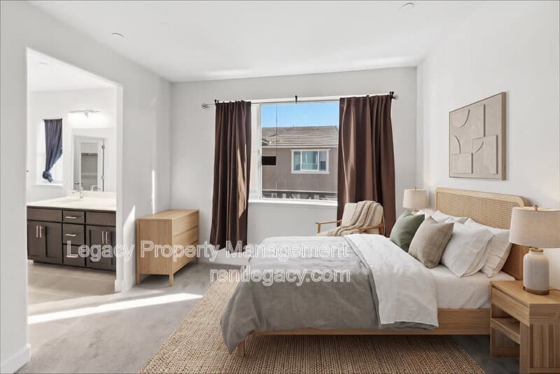 Vacaville House: 320 Fruitvale Rd