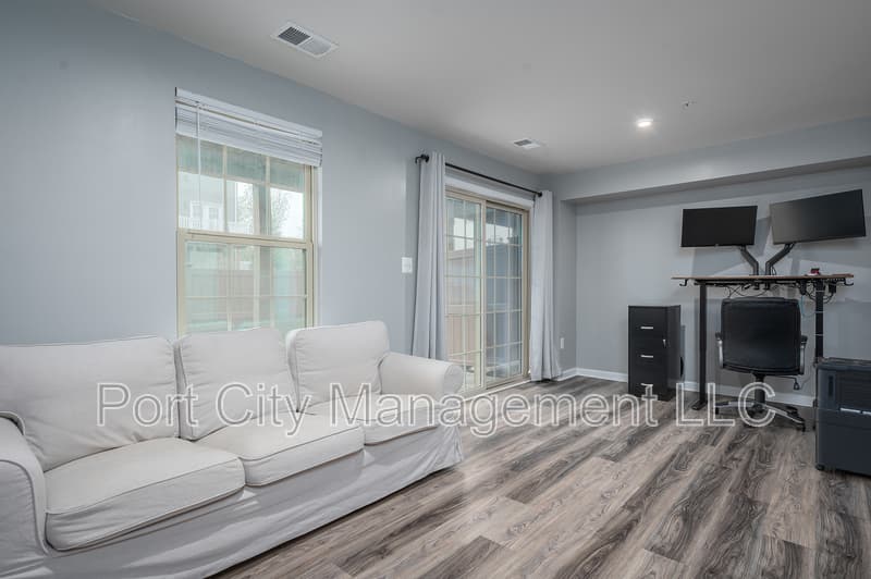 Brooklyn Park Townhome: 112 Patapsco Land Way