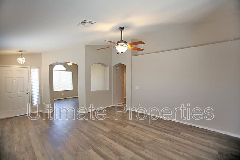 Peoria House: 8023 W Melinda Ln