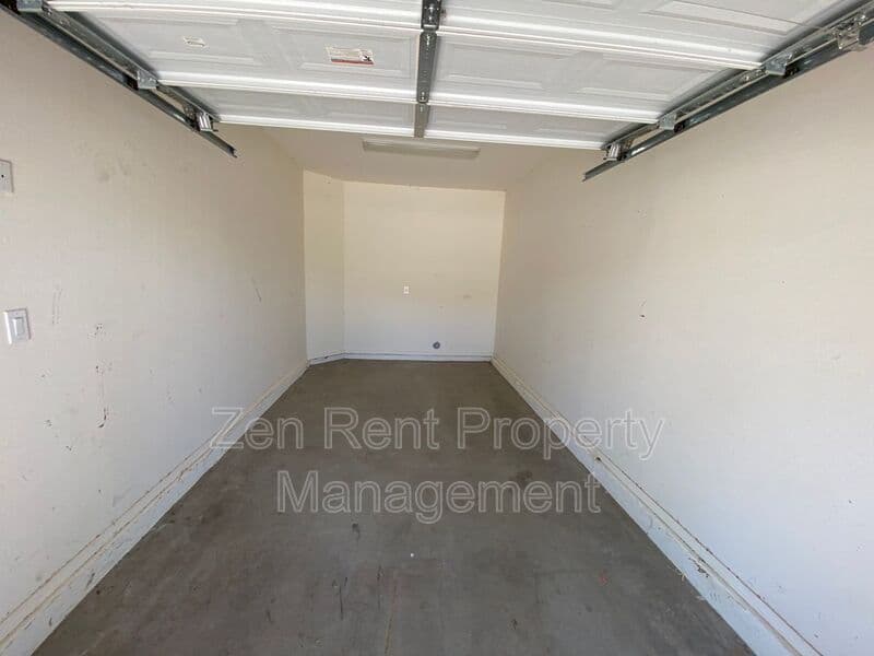 Maricopa House: 36971 W Oliveto Ave