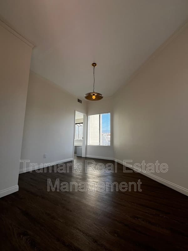 Glendale Condo: 412 N Kenwood St.