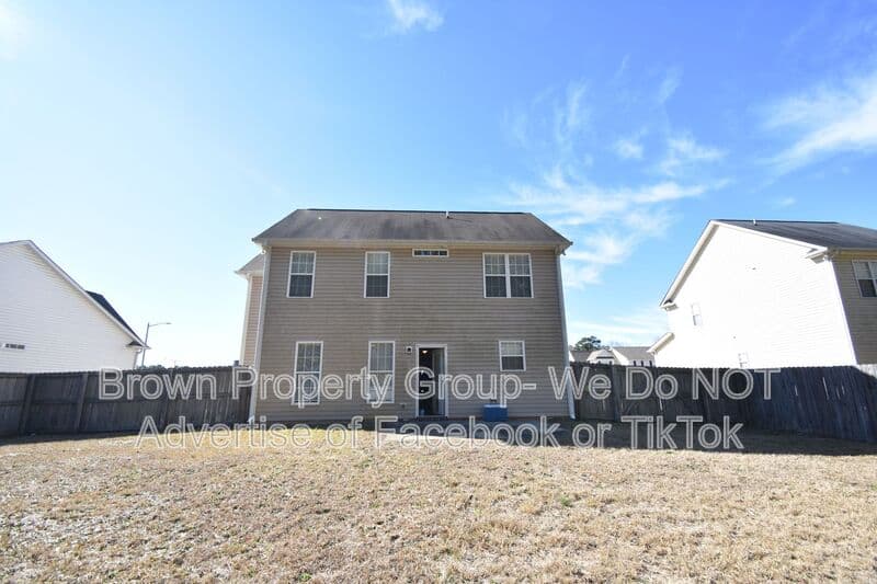 Fayetteville House: 4840 Headwind Drive
