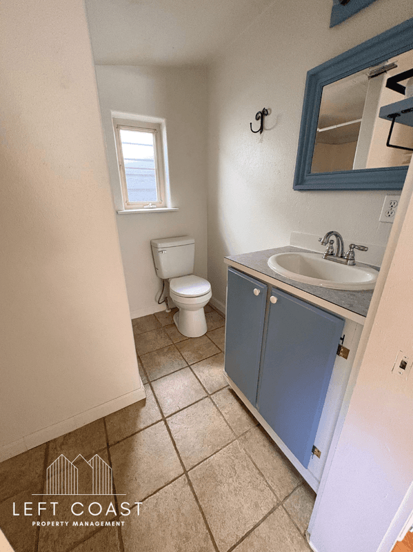 Lincoln City House: 6239 Southwest Jetty Avenue
