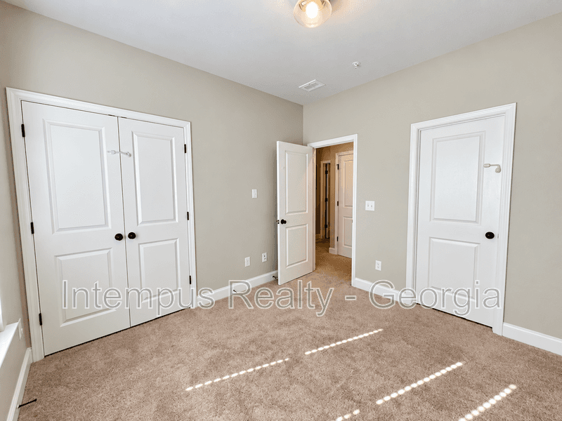 Smyrna House: 1260 Stone Castle Cir SE