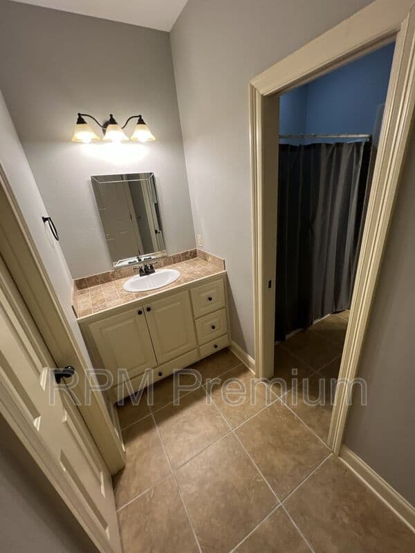 Zachary House: 7335 Oakview Dr.