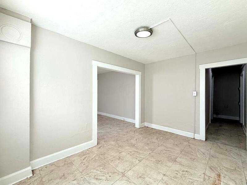 St. Petersburg House: 975 13th Avenue South
