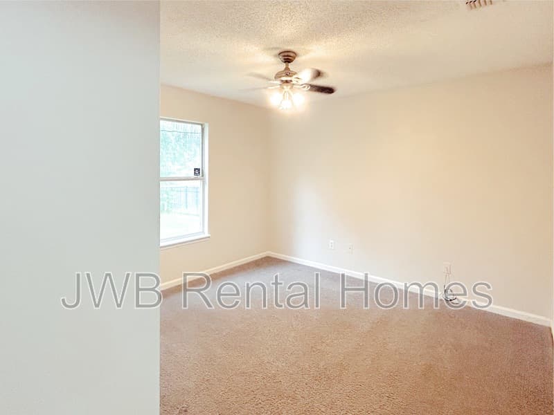 Orange Park House: 383 Turtle Dove Dr