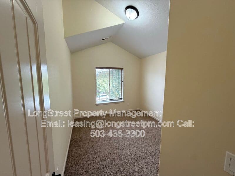Salem House: 823 Crouchen St NW