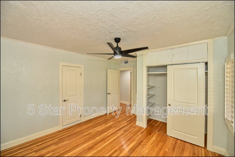 El Paso House: 3030 Aurora Avenue