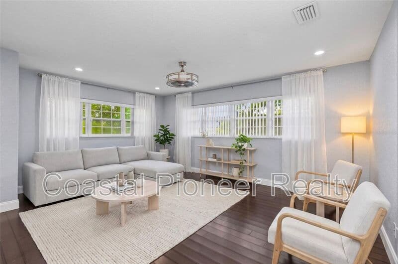 Tampa House: 1520 S Church Ave