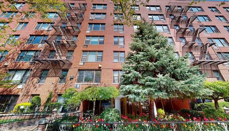 Brooklyn Condo: 415 Beverley Rd