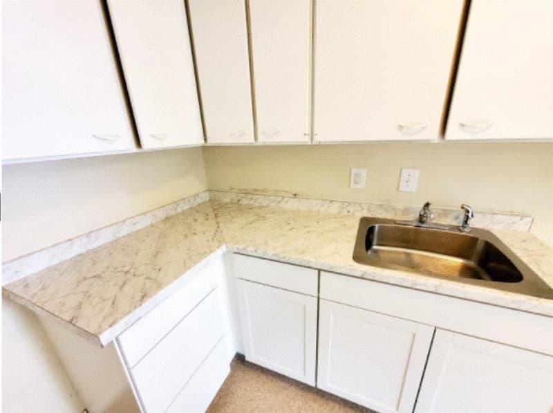 Richmond Condo: 6100 Strathmore