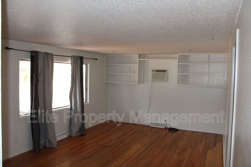 Pueblo House: 1514 Kickapoo Rd