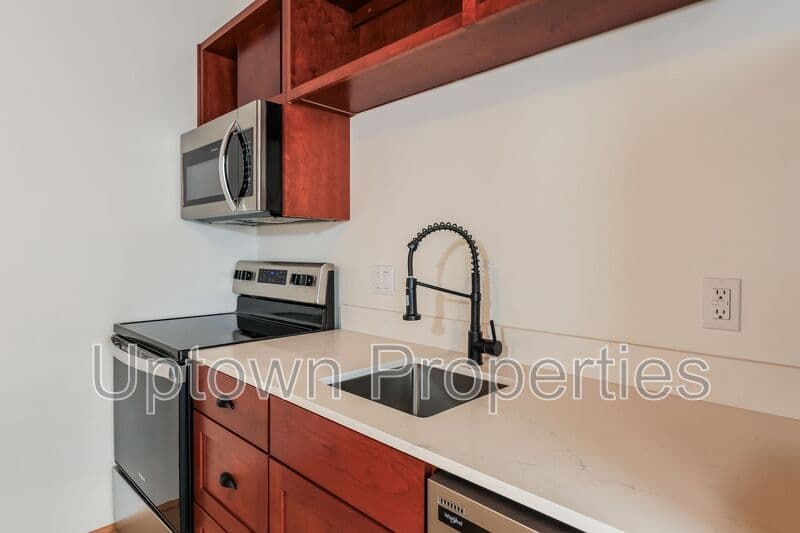 Portland House: 1515 N ROSA PARKS WAY