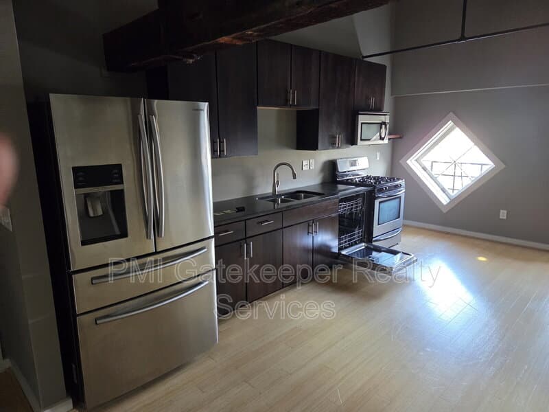Cincinnati Condo: 1202 Main St