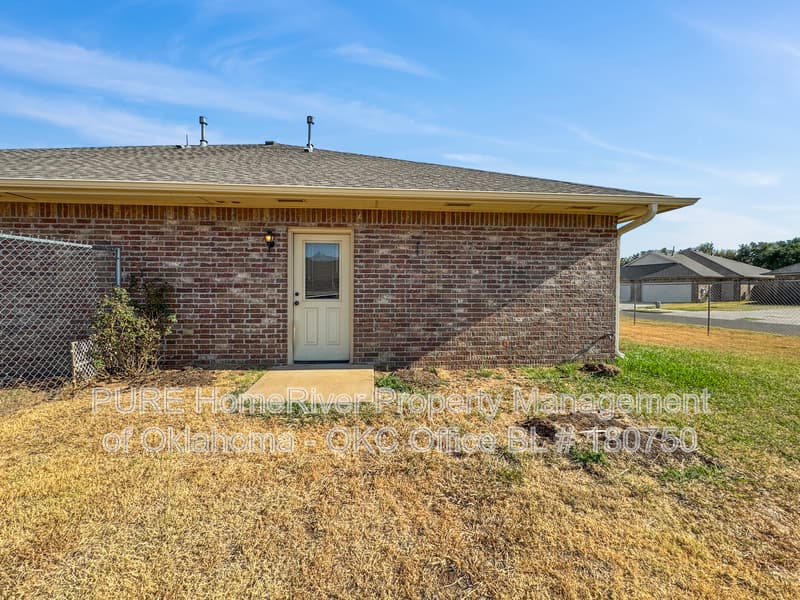 Edmond Condo: 100 Ashley Dr