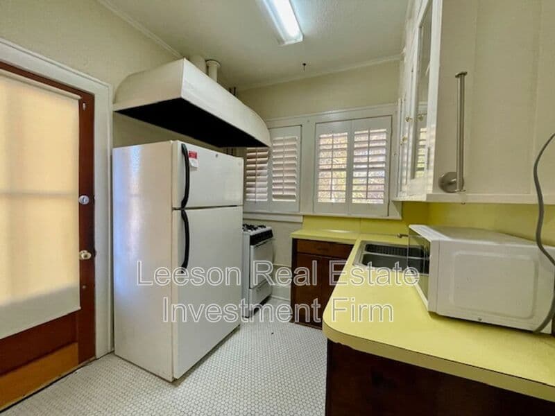SHREVEPORT House: 458 Forest Ave.