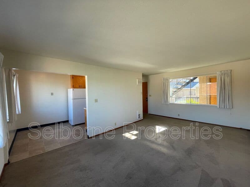Oakland House: 2500 Ivy Dr.