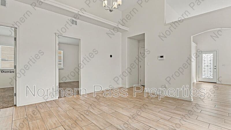 El Paso House: 15153 Composition