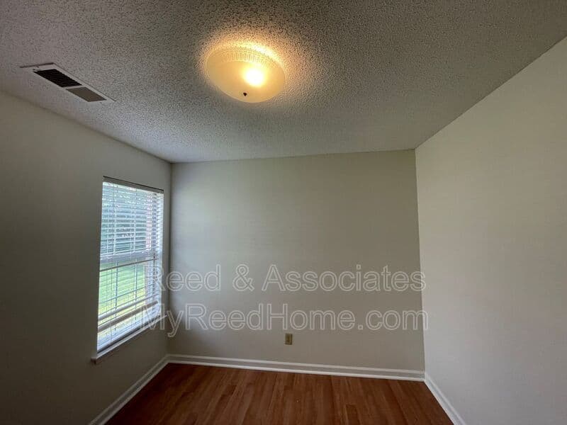 Cordova House: 1490 Estacada Way