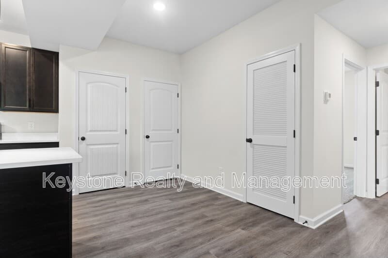 Clarksville Apartment: 229 E. Johnson Circle