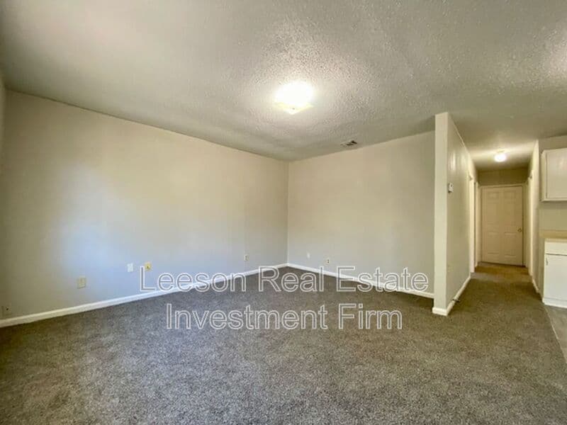 Shreveport House: 3071 Pouncey Lane