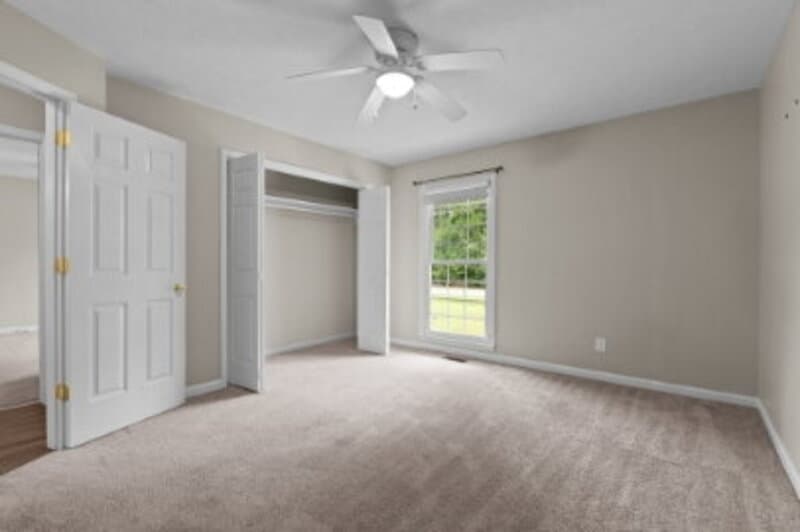 Fayetteville House: 810 Whispering Pines Road