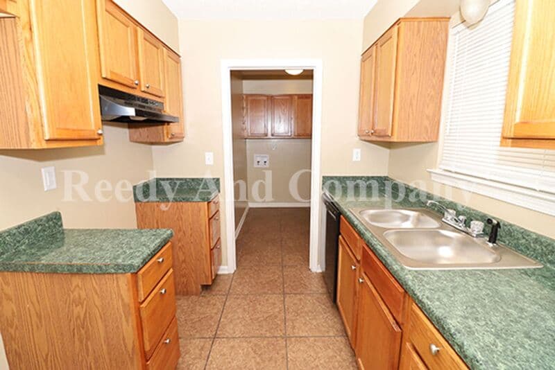Horn Lake House: 3285 Mayfair Dr