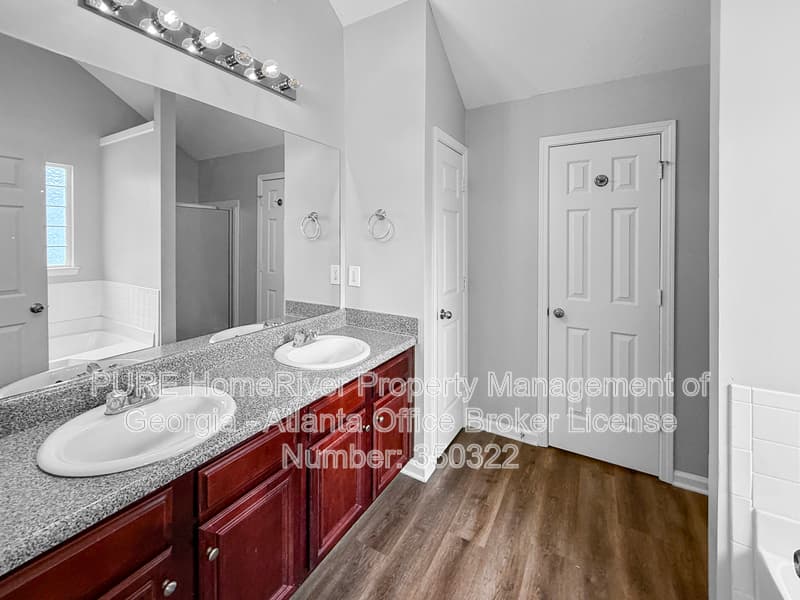 Locust Grove House: 131 Laughlin Dr