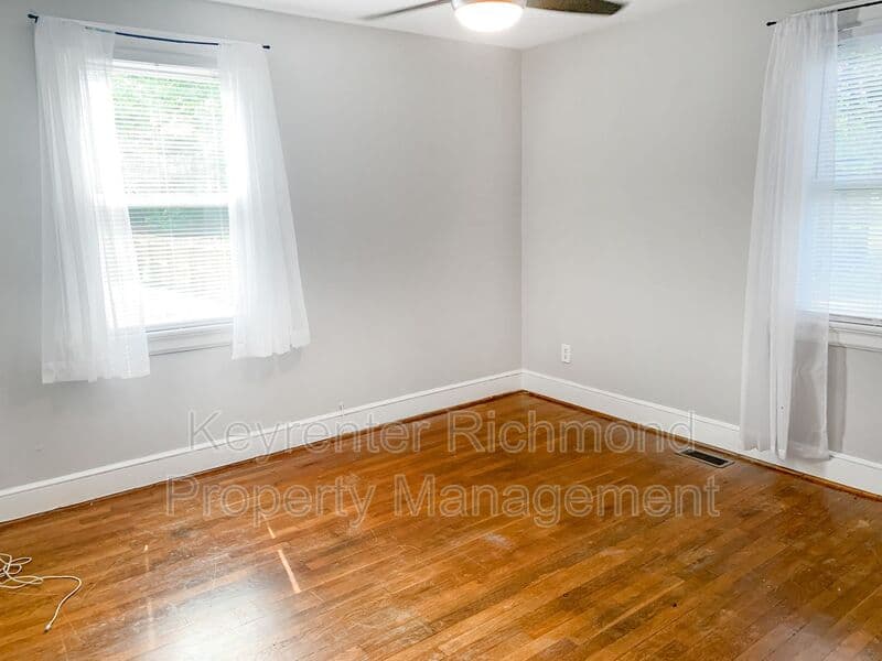 Richmond House: 4511 Maverick Avenue