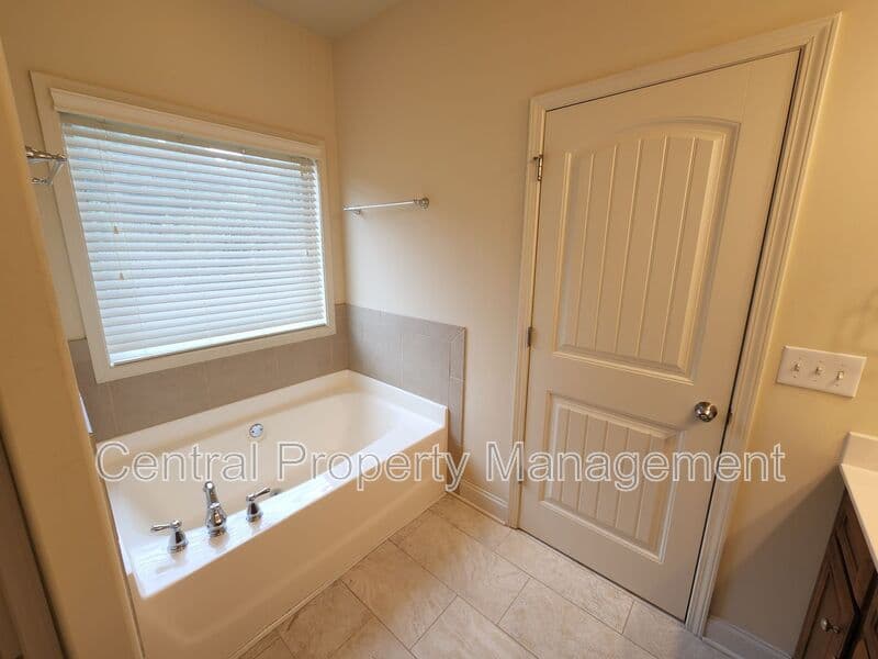 Simpsonville House: 265 Meadow Blossom Way