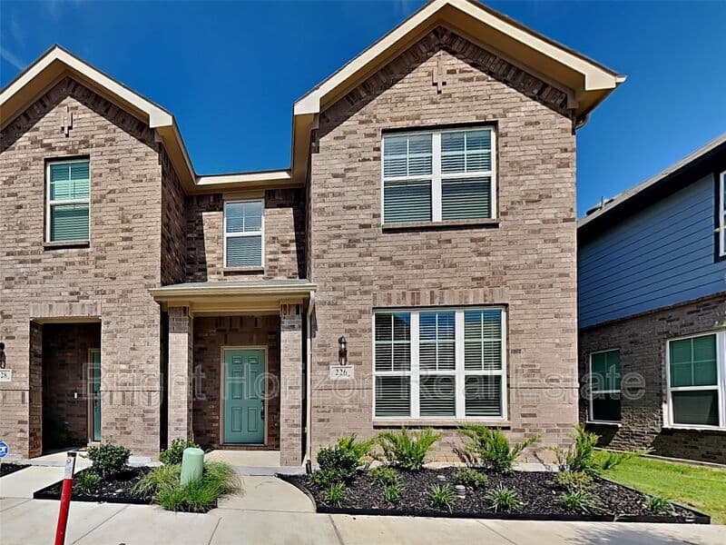Fort Worth House: 226 Territory Trail