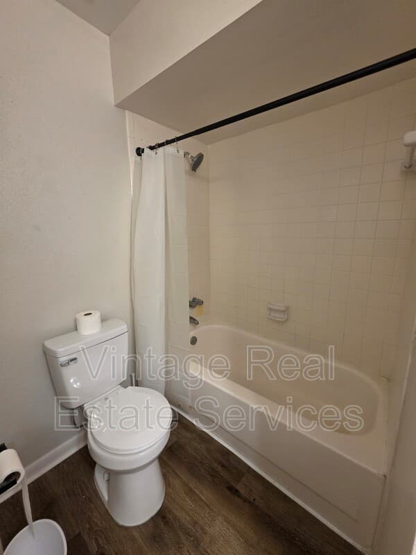 Brandon House: 851 Creekway Ct