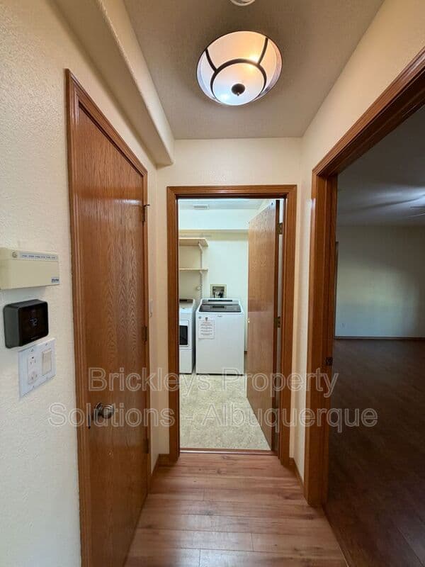 Albuquerque House: 9600 Allande Rd NE
