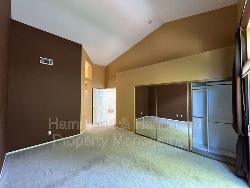 Simi Valley House: 634 Twin Peaks Ave.