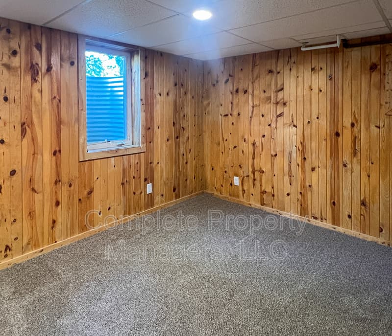 Albert Lea House: 711 Clausen Avenue