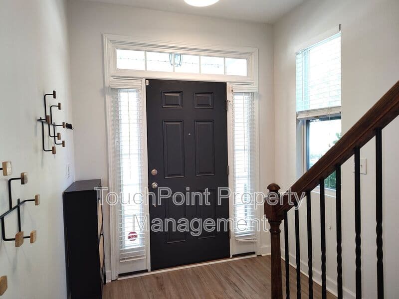 Charlotte House: 605 Lumber Ln