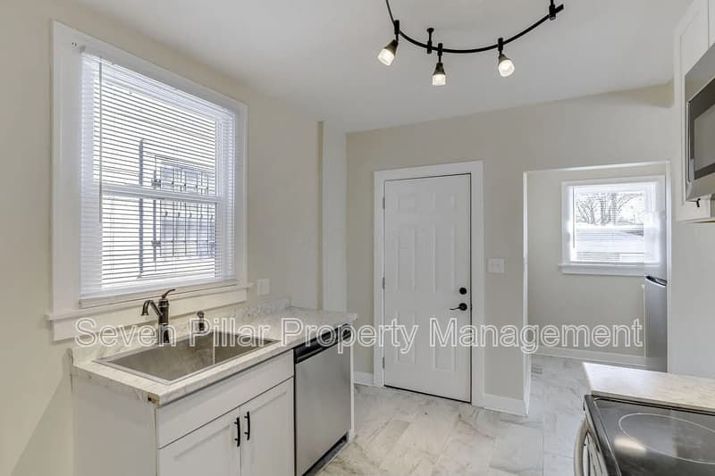 Columbus House: 522 Ryan Ave