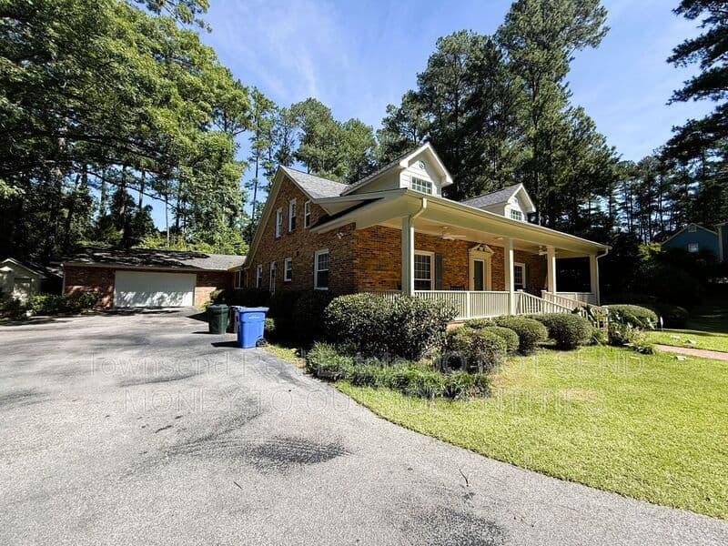 Fayetteville House: 3316 Cliffdale Rd.