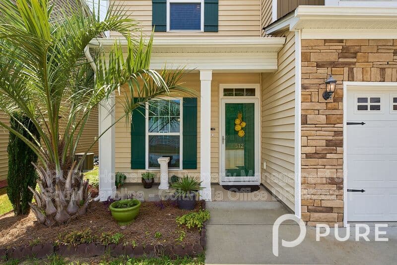 West Columbia House: 512 Spanish Leaf Lane