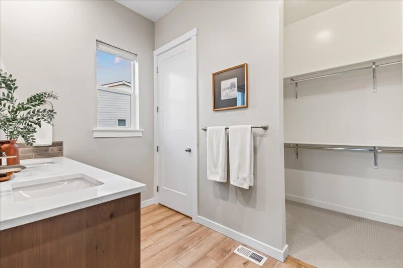 Star House: 2218 North Leatherwood Avenue