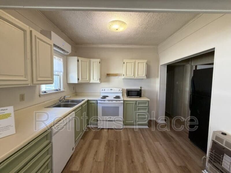 Claremore House: 428 E 4th St